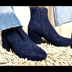 Lady’s small outfit & shoe boots